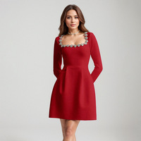 Nouvelle Robe Ajustée et Élégante à Col Carré et Manches Longues, Coupe Courte Évasée, Blanche, pour Mariage, Soirée ou Occasion Formelle – Vente en Gros pour Femme