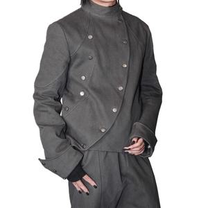 เสื้อแจ็คเก็ตผู้ชายผ้าทวิลคอตตอน 100% แบบขายส่งสำหรับฤดูใบไม้ผลิ ทรงคอร์ทแจ็คเก็ตติดกระดุมสองแถว กระดุมแบบไม่เรียงแถว ทรงสั้น - Product Image 1