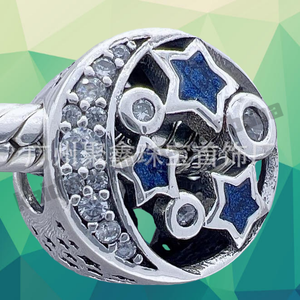 Pulsera Infantil Panjiadora de Plata de Ley 925 con Circonitas, Bañada en Platino, Serie Clásica Azul, con Dijes de Estrella, Luna y Copo de Nieve - Product Image 5