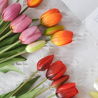 Bouquet de tulipes artificielles au toucher doux, fleurs artificielles en latex PE et silicone, 5 têtes, arrangement floral décoratif pour la maison