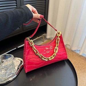 2025 à <span class=keywords><strong>la</strong></span> mode dames en relief aisselle sac nouvelle génération pierre chaîne décorée main transporter épaule sac à dos femmes messager - Product Image 3