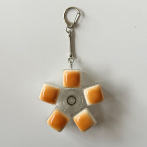 Porte-clés anti-stress Macaron rotatif en forme de bouton, clavier de poussoir, gadget amusant pour la décompression - Product Image 6