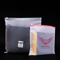 Sac à fermeture éclair en PE givré avec logo personnalisé, sac en plastique transparent refermable pour l'emballage des vêtements