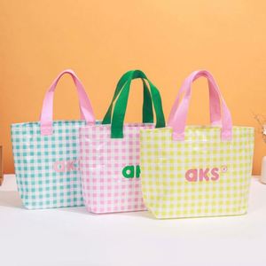 กระเป๋าหิ้วคุณภาพสูงแบบขายส่ง ลายหมีสีเขียว เคลือบกันน้ำ  กระเป๋าช้อปปิ้งแบบถักทอ PP  นำกลับมาใช้ใหม่ได้ - Product Image 4