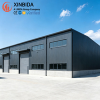Bâtiment d'entrepôt préfabriqué en acier, hangar de stockage métallique avec portes enroulables pour projet de stockage agricole