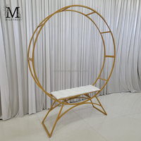 Canapé rond en métal doré à deux places, ensemble de chaises royales, banc de mariage avec coussin, décoration de scène pour événements et fêtes MILE Factory