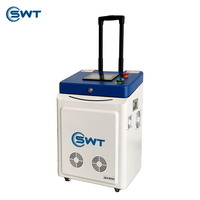 Machine de nettoyage au laser à fibre pulsée portative 100w 200w 300w 500w pour enlever la rouille, le vernis et la peinture sur le métal et le bois