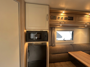 XISHUNLONG 599L Autocaravana Moderna Ligera para 4 Personas, Estructura sin Madera, Seguridad <span class=keywords><strong>AL</strong></span>-<span class=keywords><strong>KO</strong></span> <span class=keywords><strong>AKS</strong></span>, Batería de Litio con Energía Solar, Familiar - Product Image 2