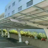 Système de carport solaire photovoltaïque multifonctionnel avec structure principale en acier assemblée pour le stationnement extérieur des voitures et la production d'énergie solaire