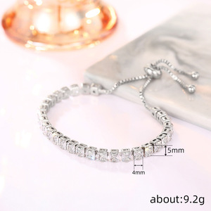 Bracciale Minimalista di Alta Qualità per Donne, Fila Singola 4mm, Regolabile, Gioiello Delicato per Uso Quotidiano - Product Image 4