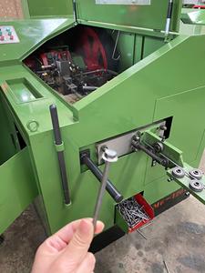 Machines de forgeage à froid à une seule matrice et à deux coups de haute qualité / Machines à têtes de vis autoperceuses - Product Image 6