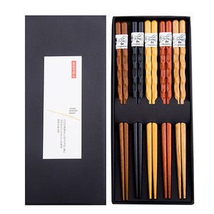 Juego de palillos de bambú orgánico reutilizables para Sushi, palillos de madera antideslizantes creativos de <span class=keywords><strong>estilo</strong></span> <span class=keywords><strong>coreano</strong></span> japonés, superventas <span class=keywords><strong>2022</strong></span> - Product Image 5