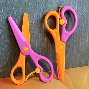 Protection colorée Boutures de <span class=keywords><strong>papier</strong></span> à bord droit Ciseaux de sécurité Petits ciseaux Ciseaux d'école primaire pour enfants - Product Image 1