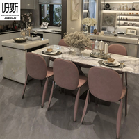 Chaise de salle à manger de luxe artistique à pieds en forme de pétales, en velours rose poudré et structure en métal anthracite, chaise créative pour galeries et espaces tendance