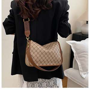 Nuevo Bolso Tote Retro de Punto con Bordado Impermeable y Correa Ancha para Hombro, Bolso Bandolera y Bolso de Axila con Diseño Floral Vintage - Product Image 3