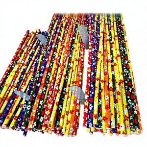Balais en bambou colorés à motifs floraux avec manche en bois pour le nettoyage des sols domestiques, design créatif durable, 45 pouces et plus - Product Image 1