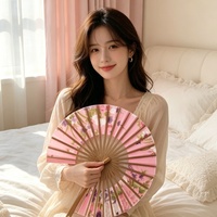 Éventail chinois en bambou personnalisé, cadeau d'affaires, art populaire peint, à tenir à la main, thème amour mariage, décoration intérieure pliable