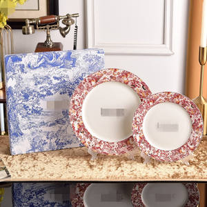 Arreglo de mesa de restaurante de hotel de gama alta con plato de carne con bordes rojos Juego de platos de comida occidental de cerámica de 10 pulgadas - Product Image 1