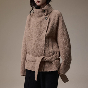 Weisilili Vente en gros Manteaux courts en alpaga à col montant d'hiver Fil bouclé personnalisé Manteaux en laine véritable pour femmes avec ceinture - Product Image 3