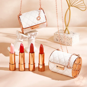 ลิปสติกแบบกระเป๋าหนัง 3/4 สี กล่องของขวัญ ลิปสติกเนื้อแมทท์ประกายเพชร ไม่ซีดจาง บำรุงริมฝีปาก ลิปบาล์ม กระเป๋าถือ ลิปสติก - Product Image 1