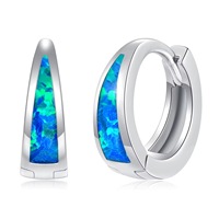 Boucles d'oreilles créoles huggie en opale de feu colorée pour femme – Idée cadeau