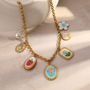 Collier Pendentif Thème Floral en Acier Inoxydable Plaqué Or 18 carats avec Plusieurs Breloques – Idéal pour le Quotidien et les Voyages - Product Image 2