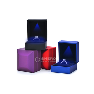 Caja de anillo Led de alta calidad, joyero cuadrado para colgante, pulsera, collar, propuesta de compromiso, caja de boda - Product Image 6