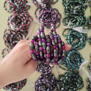 تصميم يدوي لسوار من خرز الهيماتيت مع حبل مطاطي وإنتاج المجوهرات - Product Image 4