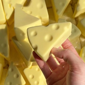 Juguete Antiestrés de Espuma PU con Forma de Queso, Súper Suave y de Recuperación Lenta, para Niños y Adultos, Regalo para Aliviar el Estrés - Product Image 3