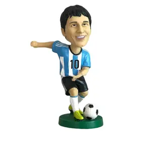 Venta al por mayor regalo personalizado jugador de fútbol estatuilla resina 3D futbolista Super estrella Bobble cabeza muñeca figuras de juguete estatuas