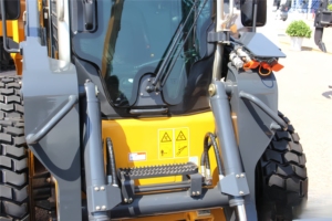 Chất lượng cao vật lộn xô Skid chỉ đạo động cơ mới DIESEL Mini cargador 1ton Mini Skid chỉ đạo Bộ nạp - Product Image 2