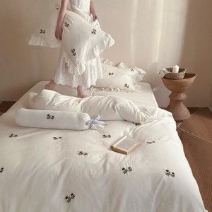 Parure de lit quatre pièces brodée effet crème, 100 % pur coton à fibres longues, drap-housse respirant, housse de couette, usage domestique - Product Image 3