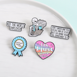 Pin de Esmalte con Frases de Humor para el Trabajo de Oficina: 'Estoy Bien', 'Compañero de Trabajo de Apoyo Emocional', '<span class=keywords><strong>No</strong></span> Sé Qué Estoy Haciendo', 'Pin de Perro de Trabajo' - Product Image 3