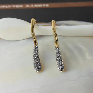 Tropfenohrringe mit unregelmäßigem Zylinderstab, 18 Karat vergoldet/versilbert, mit klaren Strasssteinen in Pavé-Fassung, modischer Damenschmuck für Partys - Product Image 4