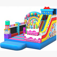 Château gonflable commercial pour enfants avec double toboggan, aire de jeux, parcours de divertissement et zone d'escalade, idéal pour fêtes d'anniversaire et événements promotionnels