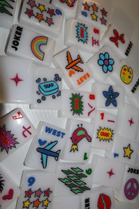 <span class=keywords><strong>Jeu</strong></span> <span class=keywords><strong>de</strong></span> Mahjong Américain Pop Art Graffiti 160 Tuiles Motif Dessin Animé Coloré <span class=keywords><strong>Jeu</strong></span> <span class=keywords><strong>de</strong></span> Société Moderne <span class=keywords><strong>de</strong></span> Luxe pour le Divertissement Familial - Product Image 3