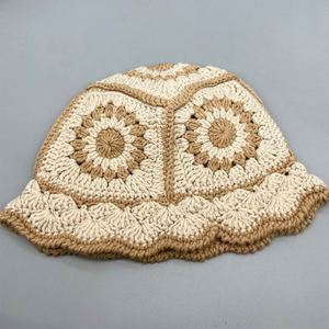 Sombrero de Pescador de Ganchillo Floral Hecho a Mano, Gorro de Invierno Tejido para Mujer - Product Image 3