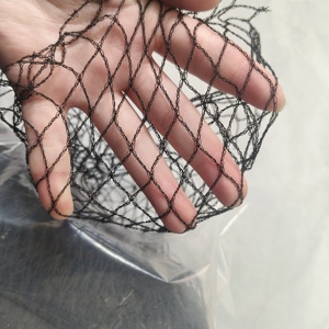 Filet anti-pigeons extensible pour la défense contre les oiseaux ; filets pour attraper les oiseaux en vente, rouleaux de filet anti-oiseaux en plastique noir - Product Image 2