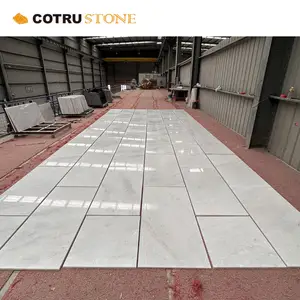 Cina nuova qualità di marmo bianco nebbioso controsoffitti da cucina lastre di pietra per pavimenti interni lucidati Xiamen port
