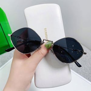 ビンテージ金属フレームシェードメガネ楕円形サングラスHdサンシェードUv不規則な猫アイウェアLentes De Sol - Product Image 1