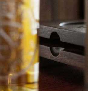 Clásica vitrina rectangular de madera estilo cajón de la marca DS para whisky, caja de regalo de madera maciza para vinos y licores (personalizable) - Product Image 3