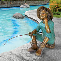 Statue de jardin en bronze personnalisée, sculpture de garçon pêcheur sur un rocher, taille réelle