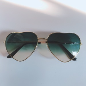 New Heart-shaped <b>Sunglasses</b> Ladies Metal <b>Reflective</b> Lens Fashion <b>Sunglasses</b> Men and Women Mirror New Party Gift - Product Image 2