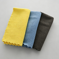 Serviette de nettoyage et de détaillage en microfibre gaufrée sans bords pour atelier et machines