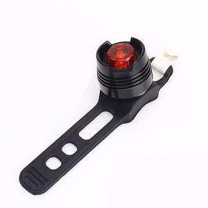 Casco LED de aleación de aluminio recargable para bicicleta, luz brillante de rubí para bicicleta de montaña, lámpara trasera de advertencia con batería de gancho de liberación rápida - Product Image 6