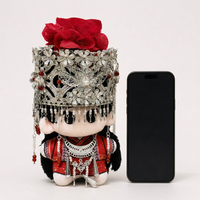 Poupée de mariage personnalisée CE CPC, figurine en peluche sur mesure, robe rouge, couronne argentée, cadeau ethnique, décoration, usine OEM