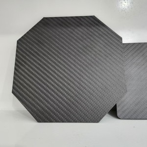 Feuille de fibre de carbone polyvalente : Dimensions personnalisées pour la robotique, les drones et les dispositifs médicaux - Product Image 3