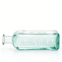Bouteille de vin en verre vert transparent personnalisée, 700 ml 750 ml Bouteille en verre carrée avec logo en relief pour gin sec et vodka