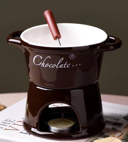 Tasse marron + fourchette + bougie