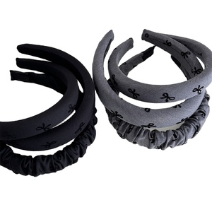 رباط شعر بلاستيكي عريض مغطى بلون رمادي وأسود للنساء رباط رأس سميك مبطن بالإسفنج - Product Image 1